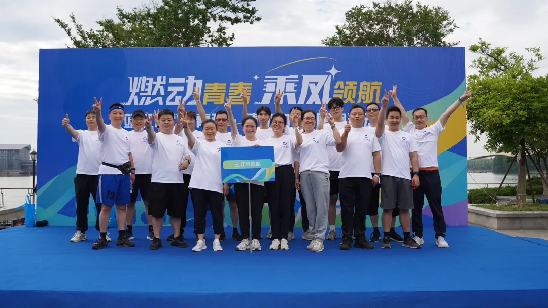 笑容在陽(yáng)光下綻放 笑容在陽(yáng)光下綻放